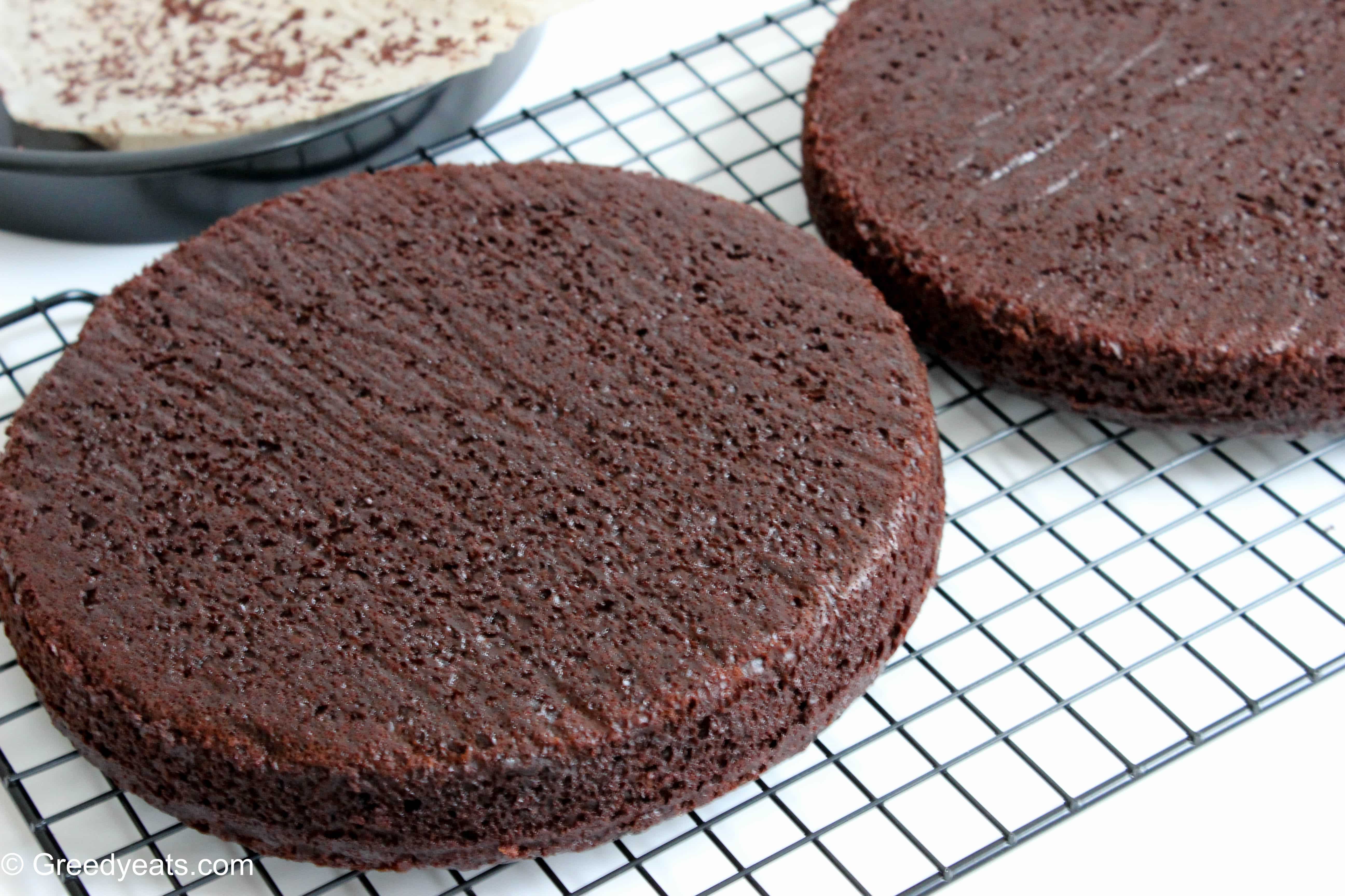 Best eggless chocolate cake baked and cooling