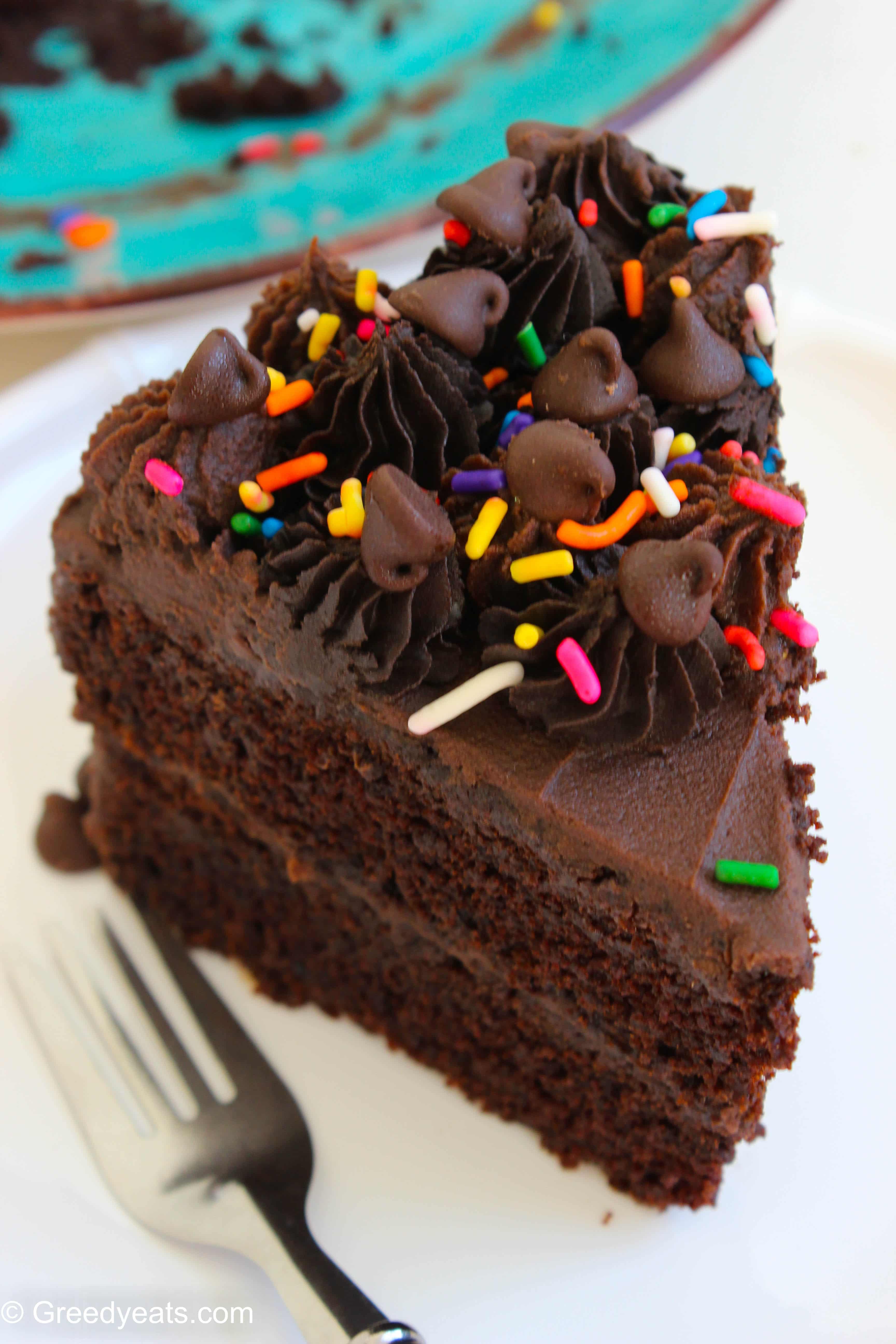 Best eggless chocolate cake slice
