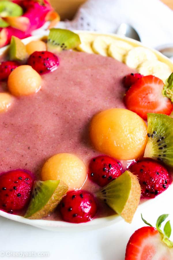 Kiwi strawberry smoothie bowl recipe topped with fresh fruits