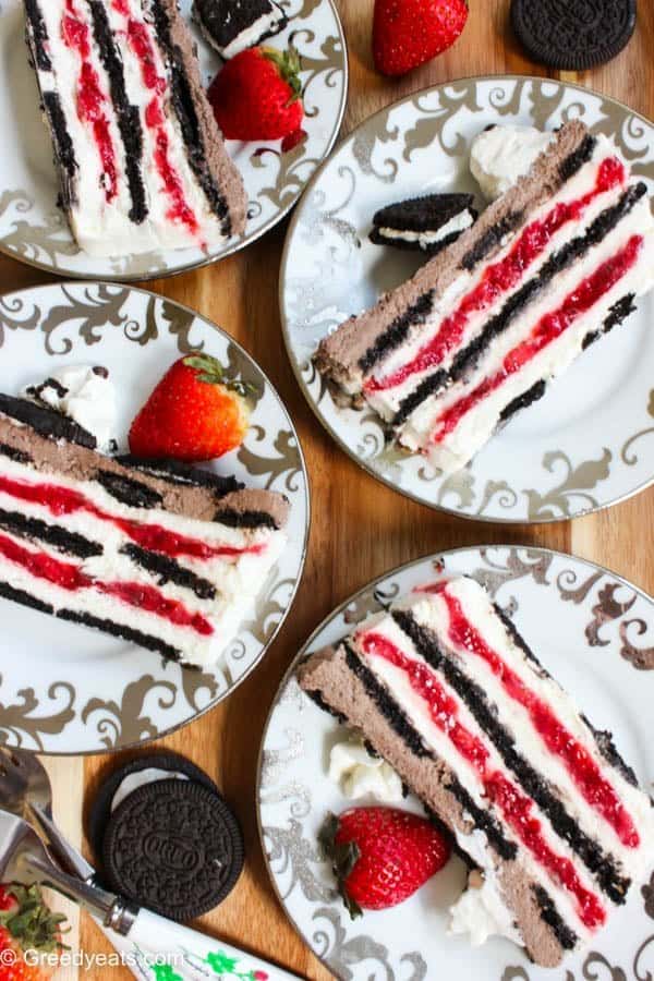 Oreo strawberry icebox cake layered with oreo cookies, strawberry filling and homemade whipped cream. This icecream cake is sure to keep you cool!