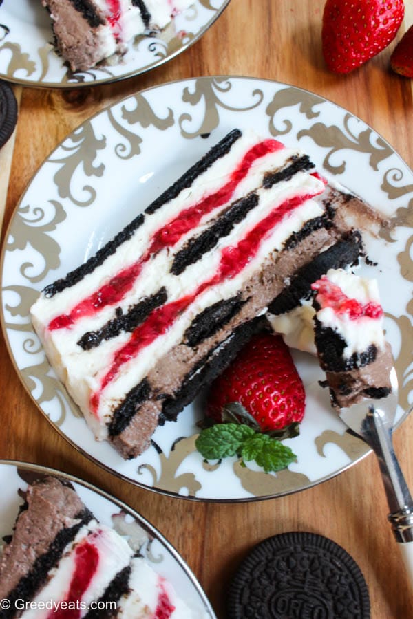 Easy oreo strawberry icebox cake perfect for summertime. No bake, filled with homemade whipped cream, strawberry compote and oreos