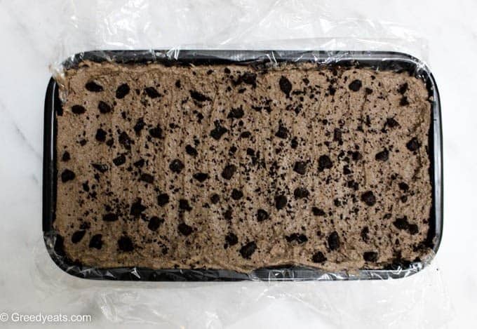 No bake cake chocolate cream layer with crushed oreos