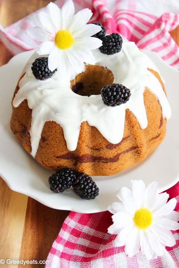 Small Lemon Pound Cake - Baking Mischief