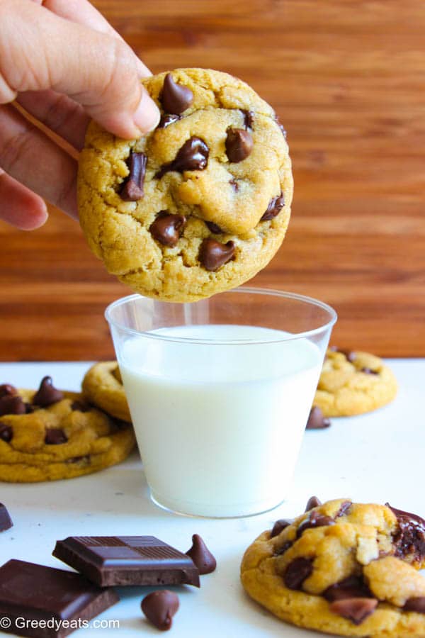 Easy and the best vegan chocolate chip cookies with chocolate chunks-small batch