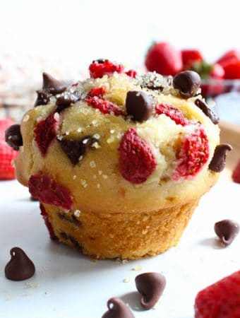 Easy strawberry muffins with chocolate chips
