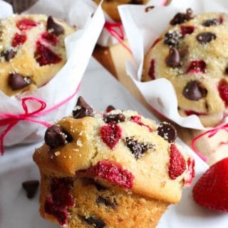 Easy strawberry muffins recipe with fresh strawberries and chocolate chips