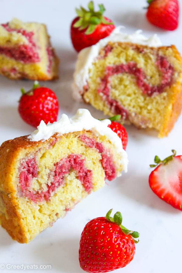 Moist and easy strawberry bundt cake