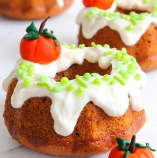 Mini pumpkin bundt cake recipe in mini bundt cake pan