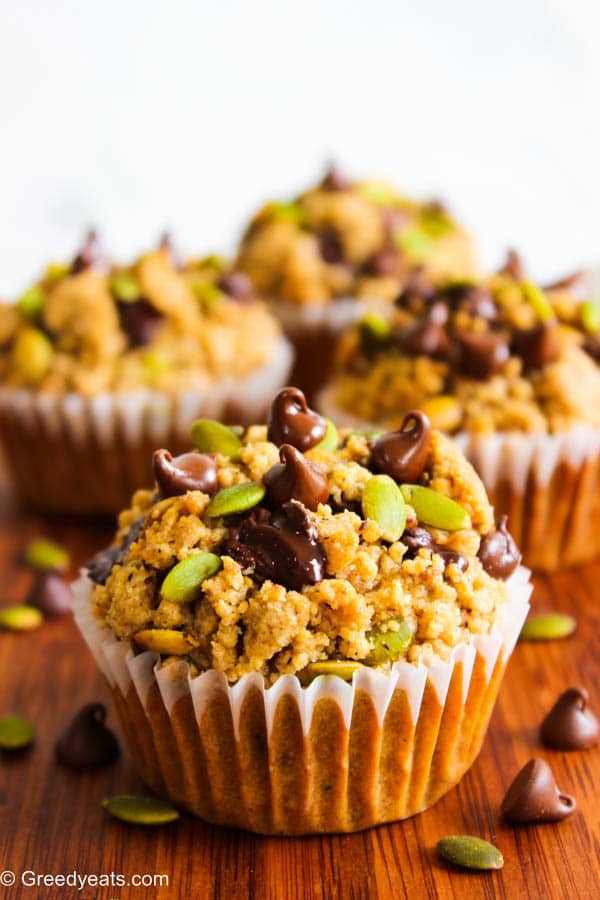 Healthy pumpkin applesauce muffins with pumpkin spice crumb