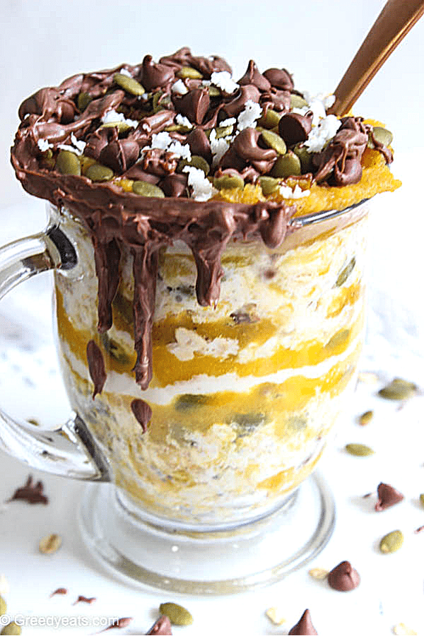 Pumpkin pie overnight oats with pumpkin spice and chocolate