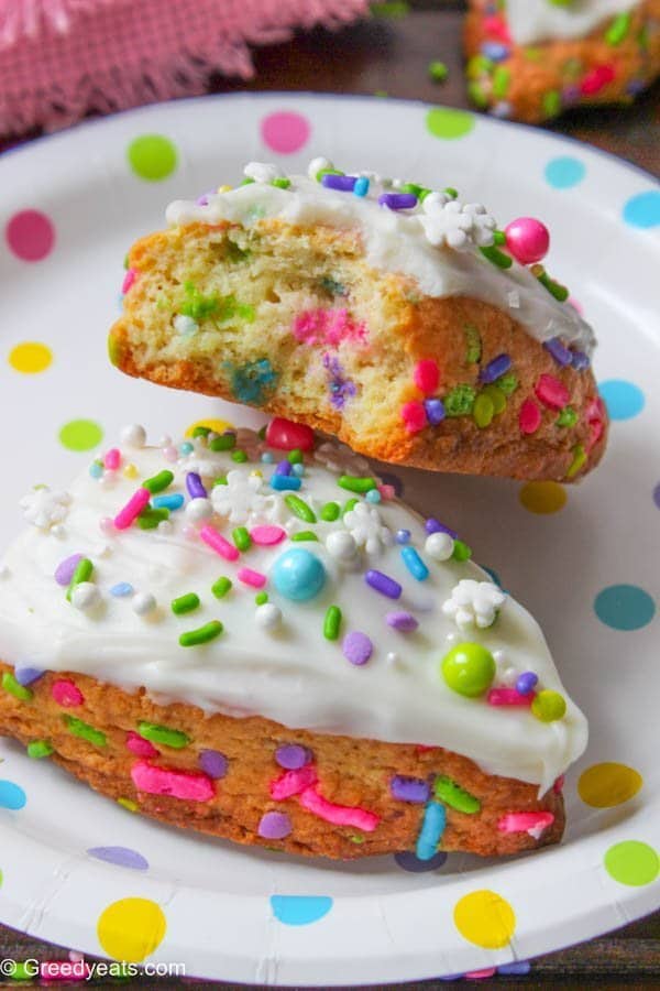 Breakfast just got a hell lot better with this easy scones recipe topped with funfetti sprinkles.