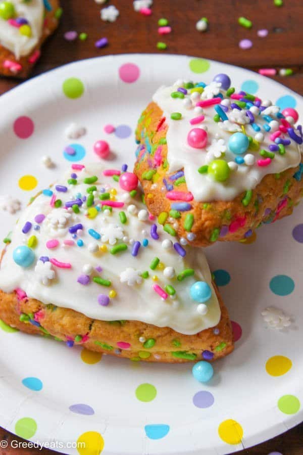 Scones for breakfast is a perfect way to start your birthday too. Easy scones recipe with sprinkles on greedyeats.com