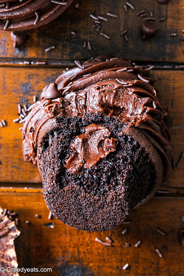 Small Batch Chocolate Cupcakes With Chocolate Frosting Greedy Eats