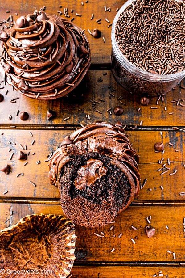 Small Batch Chocolate Cupcakes With Chocolate Frosting Greedy Eats