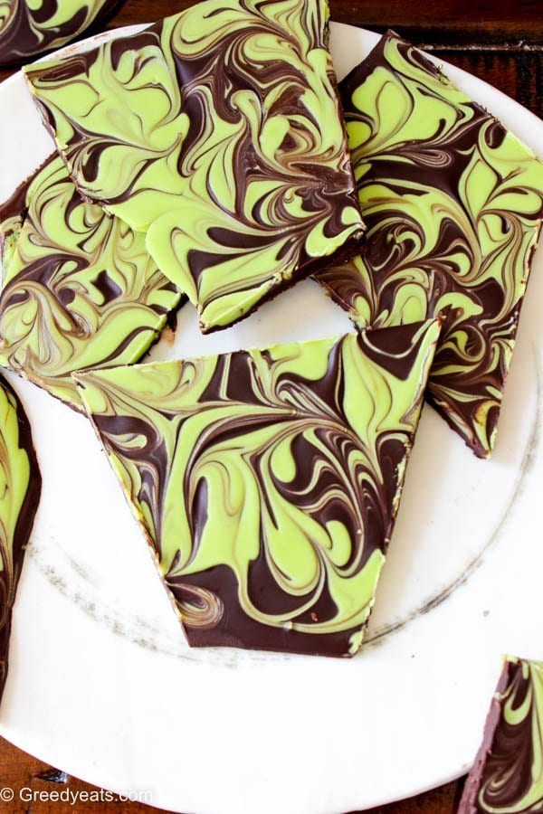 Simple, fun, festive and one of the easiest mint chocolate bark recipe you will ever make! Perfect candy treat for St Patrick's day or christmas.