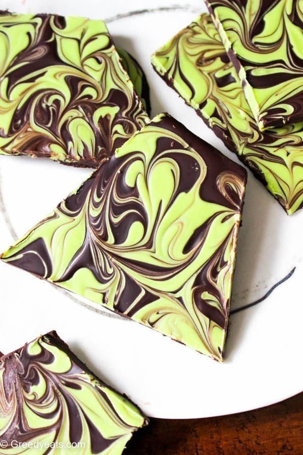 Thick and chocolatey mint chocolate bark swirled with mint flavored white chocolate. Such a simple, festive and economical mint chocolate candy treat ever!