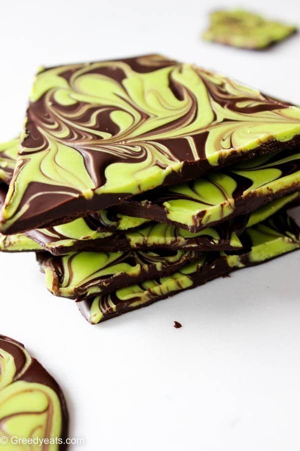 Swirly and minty, thick and chocolatey, this mint chocolate bark recipe is a perfect gift for christmas or enjoying yourself! Recipe on Greedyeats.com