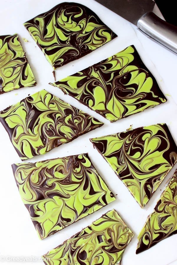 Mint chocolate bark recipe that tastes like a giant andes mint. Dark chocolate is swirled with white chocolate and green candy melts mixed with peppermint extract.