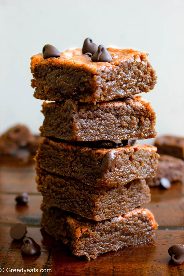 vegan oatmeal bars with nut butter and chocolate chips