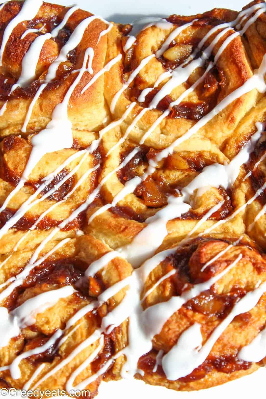 Warm and gooey apple filling is swirled in these apple cinnamon rolls recipe with sweet vanilla glaze.