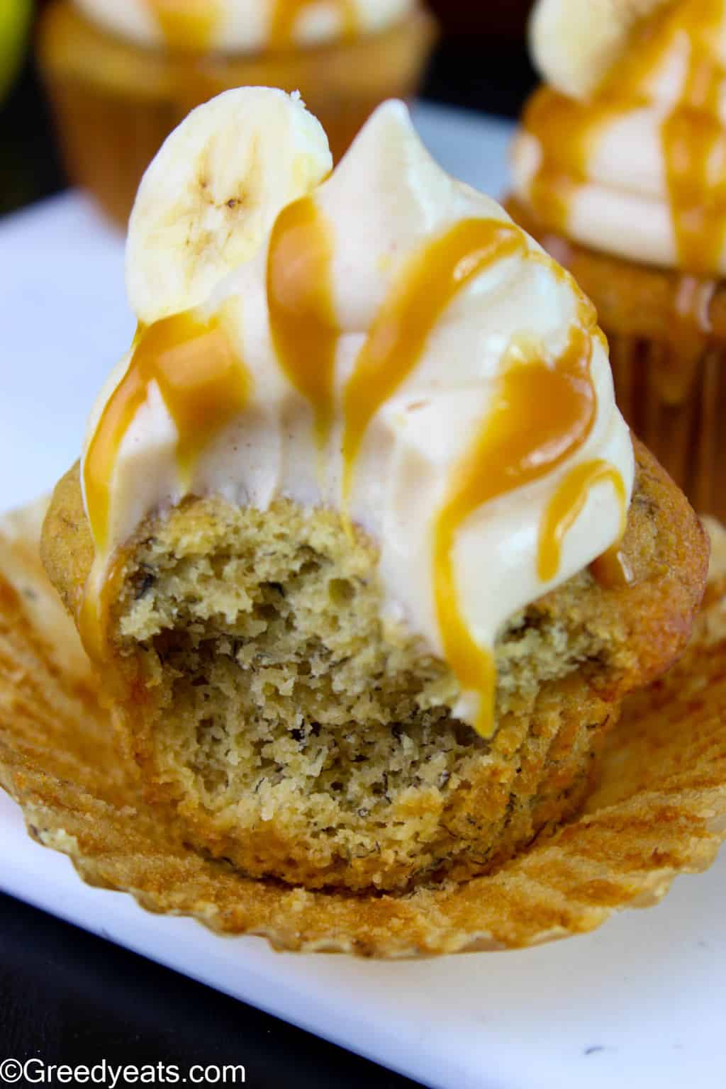 Soft, buttery and tender banana cupcake recipe frosted with creamy cinnamon cream cheese frosting!