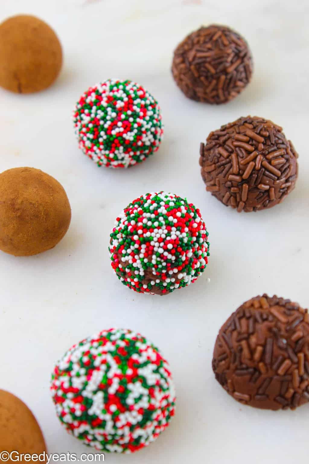 Ditch those chocolate boxes this year and make your own Chocolate Truffles the easiest way!