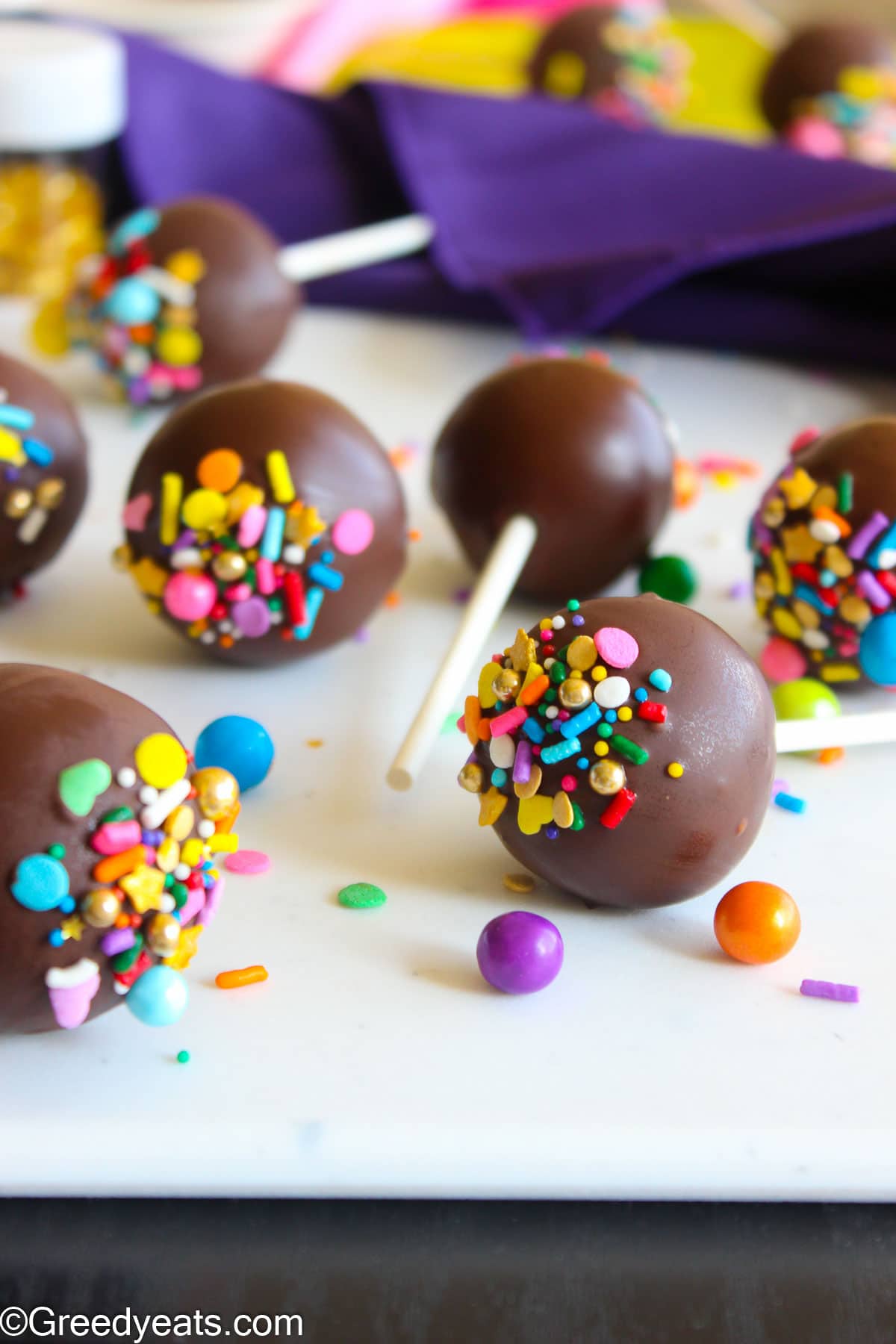 Quick and easy cake pops made with store bought cake mix and chocolate frosting.