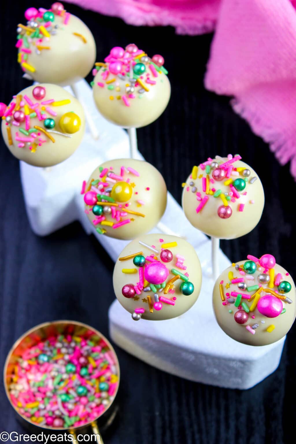 Vanilla Cake Pops Recipe Greedy Eats