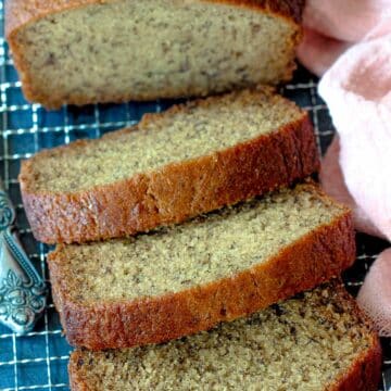 Moist, soft and easy Banana Bread Recipe flavored with vanilla and cinnamon.